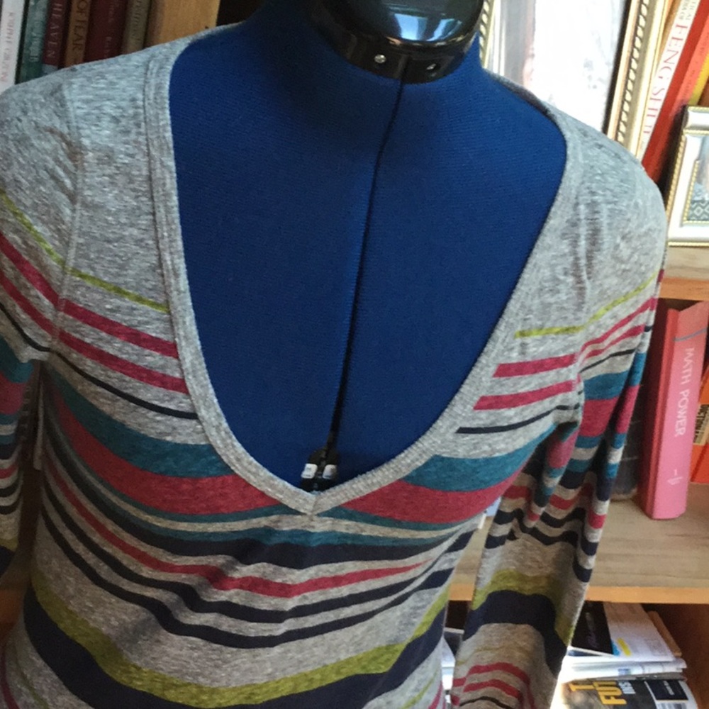 CLOSEOUT SALE! AEO TOP 28 - Picture 2 of 4